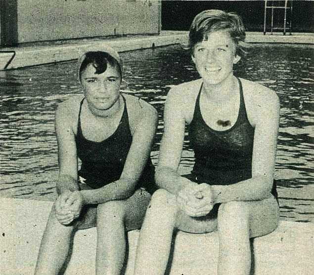 Swimming Record-Breakers - Gisborne Photo News - No 33 : April 4, 1957