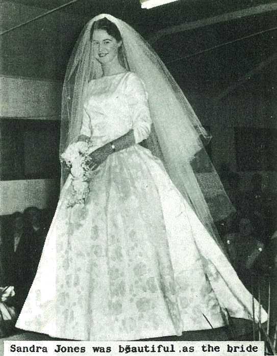 Fashion is Top News - Gisborne Photo News - No 53 : November 13, 1958